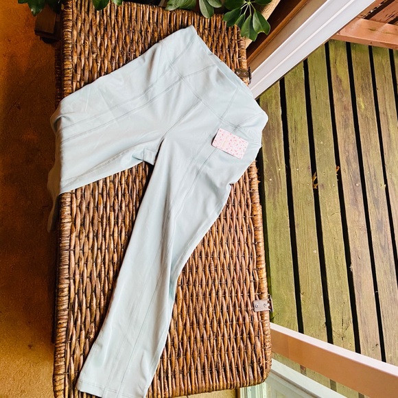 Free People Movement Rise Up Yoga Capris - Picture 4 of 8